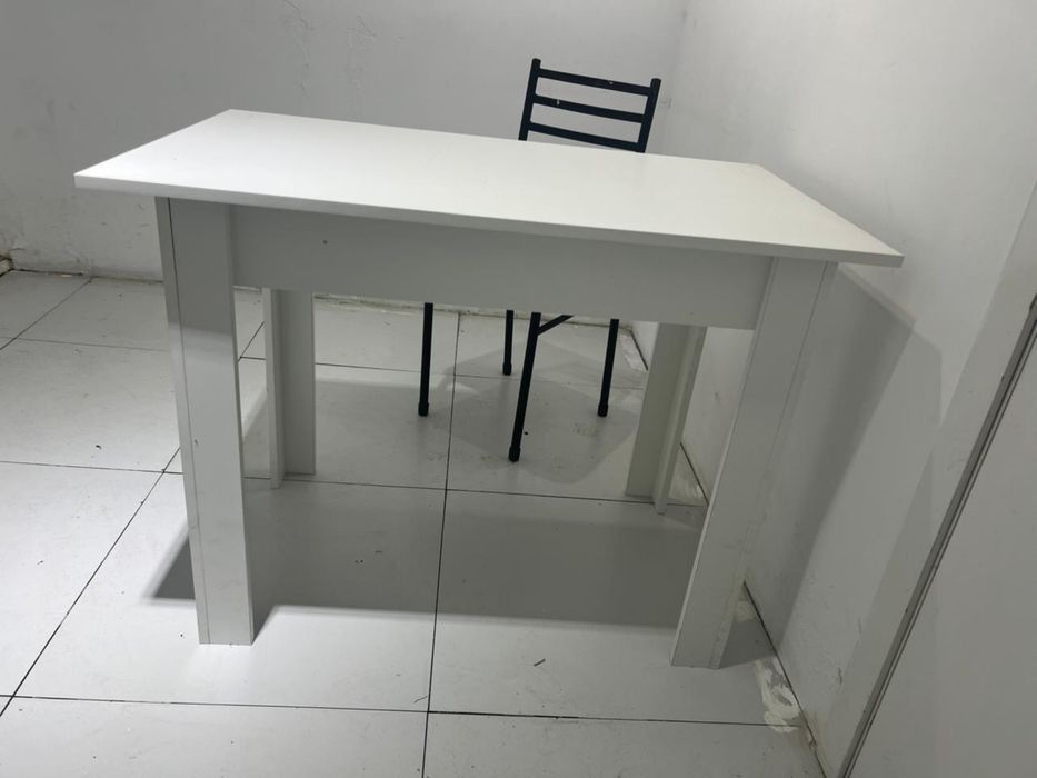 Стол белый продам