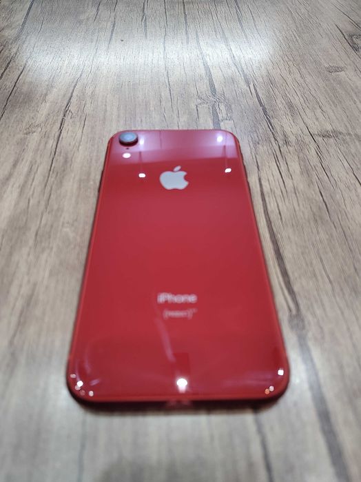 Продава се iPhone XR 64GB