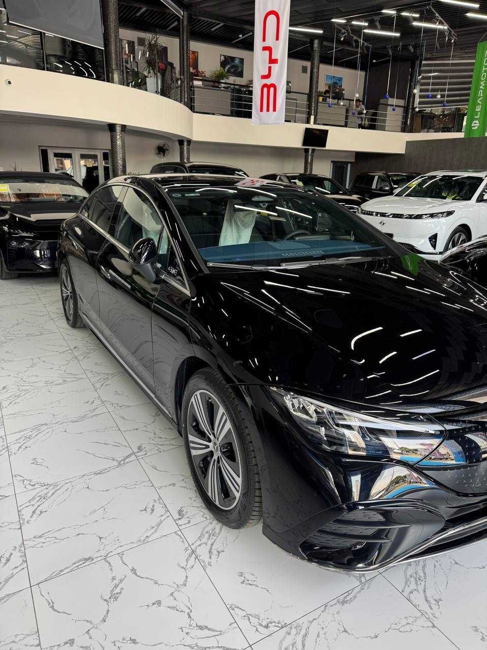 Mersedens benz eqe 500 v nalichii 4wd 680 km zapas