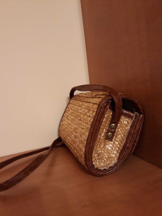 Дамска чанта с дълга дръжка