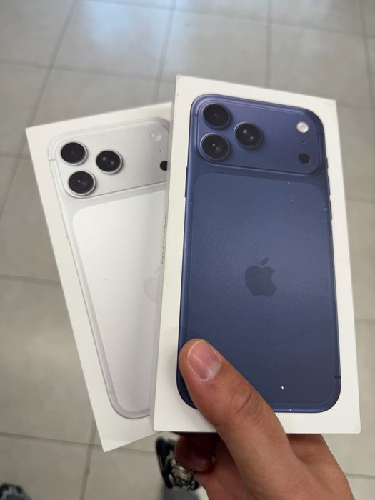 iPhone 17 Pro Max 256 silver,blue