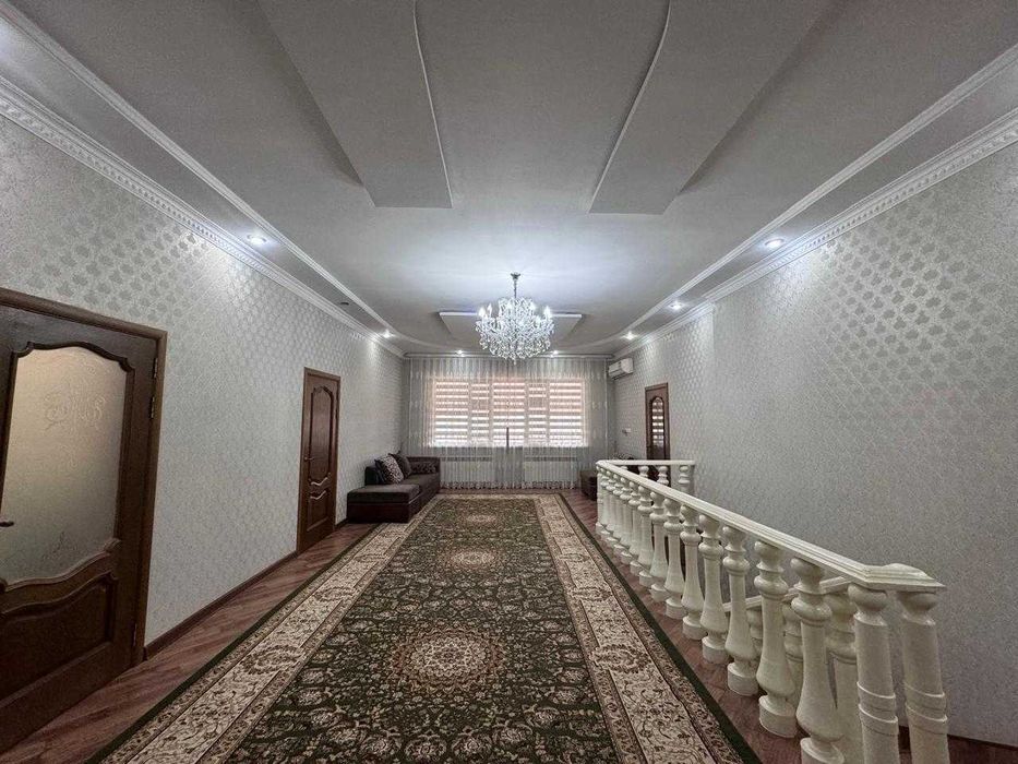 Дом 5-комнатный, кирпич, 8 соток, мкр. Северо-Запад, 288 м2