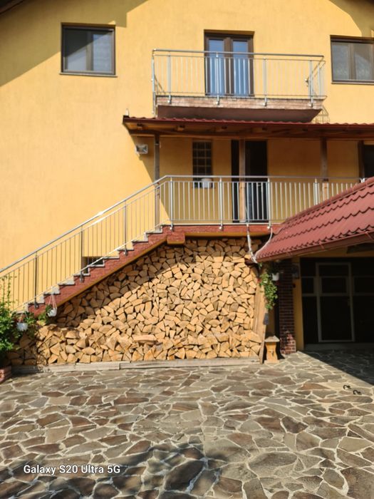 De vânzare casa plus terenul aferent total 6900 m2 preț 350000 euro