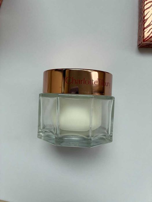 Charlotte Tilbury Magic Cream крем за лице и озаряваща пудра