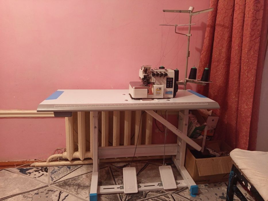 Аверлок продаю новый