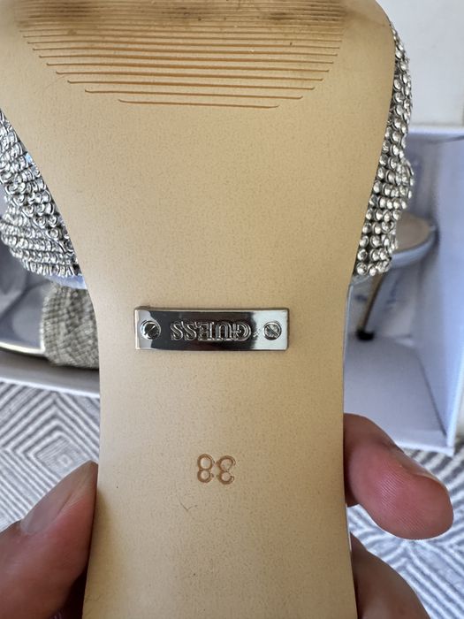 Кожени чехли с декоративни камъни Guess