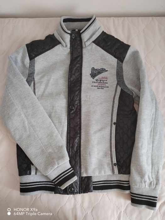 Продам демисезонную куртку на мальчика 10-12лет