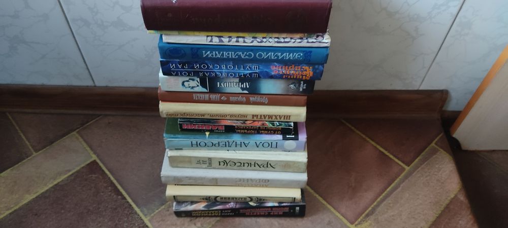 Продаются книги, художественная литература