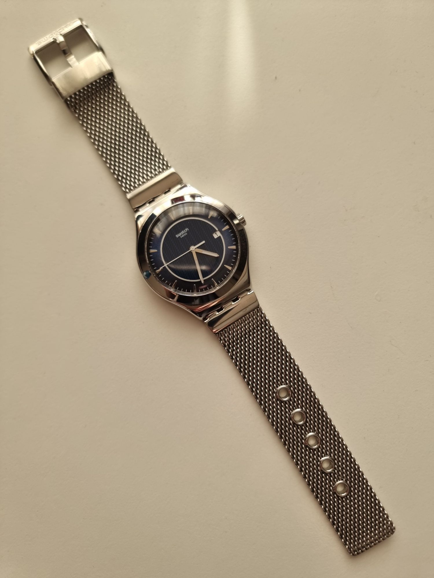 Часовник Swatch blue icone