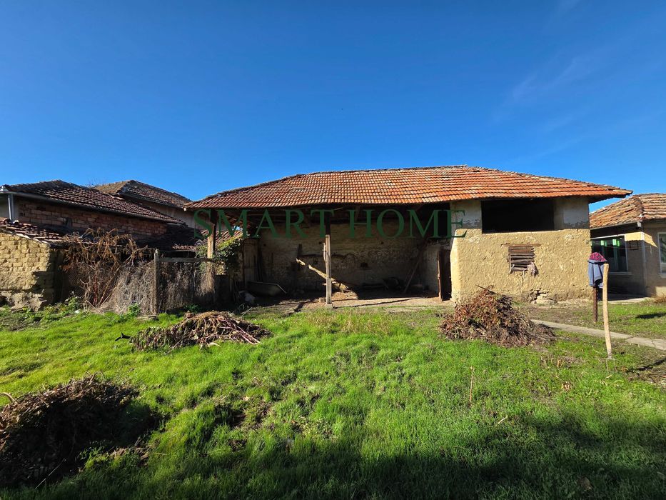 Едноетажна къща
Едноетажна къща в с. Ресен!