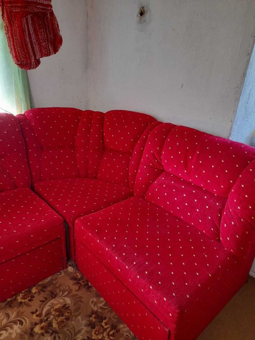 Продавам кухненски диван, функция сън, текстил, две табуретки