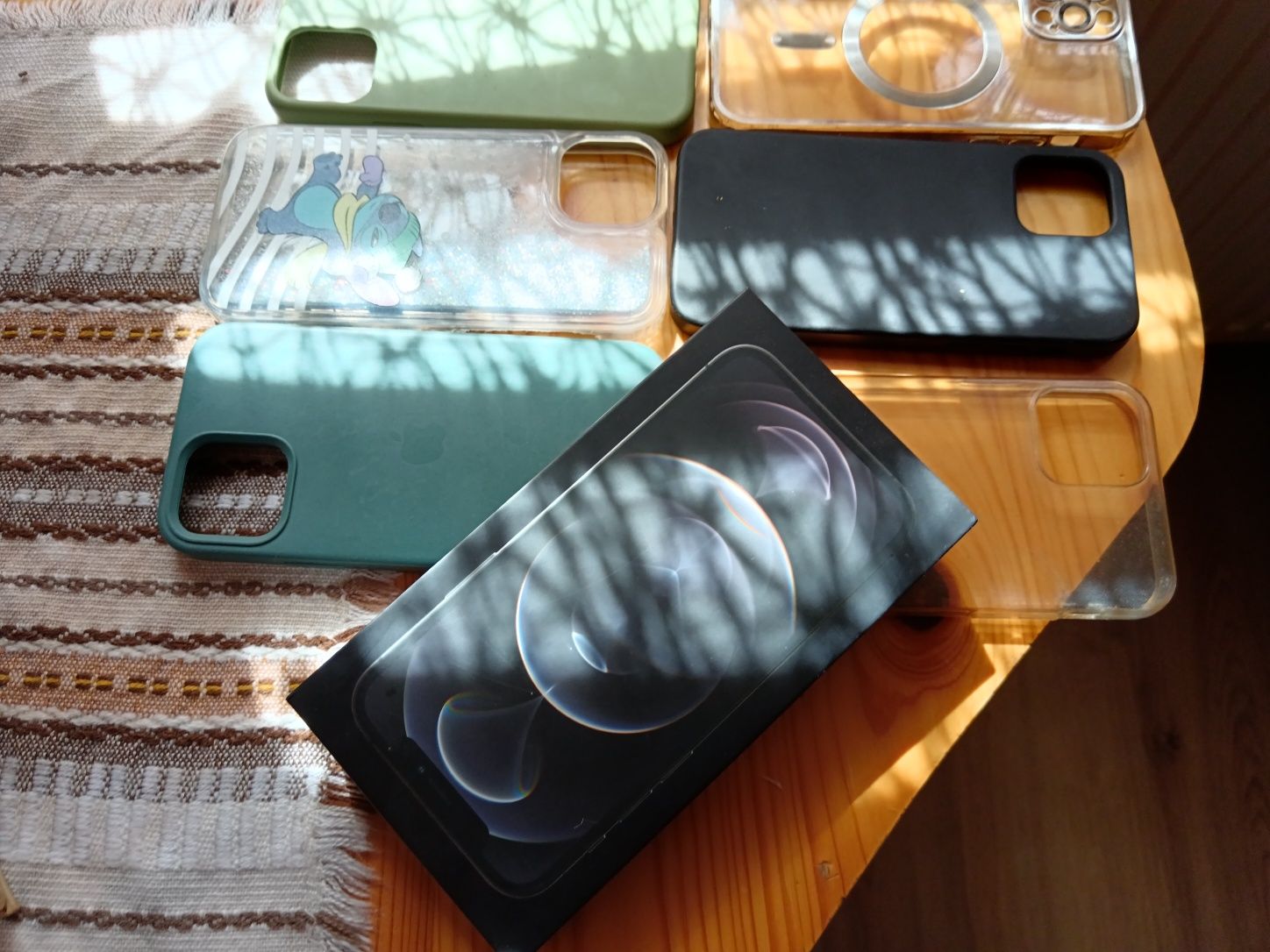 Продавам iphone 12 Pro