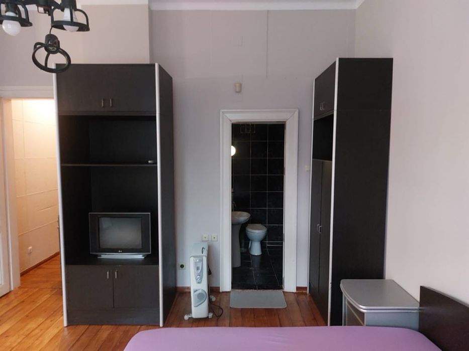 Дава се под наем Едностаен апартамент в София, Център - 60 кв.м за 433.5 € - Снимка #1