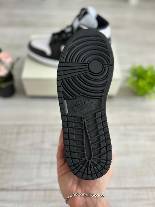 Air Jordan 1 mid Panda 42 originali