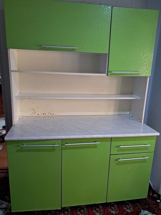 Kuxinniy mebel sotiladi