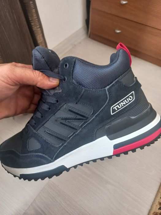 Подам зимнию обувь.