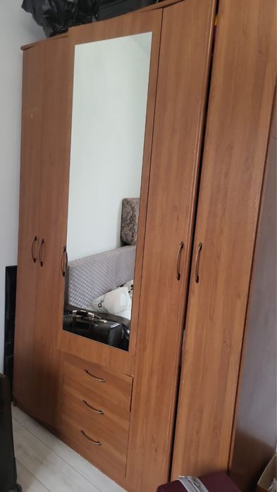 Продам срончо шкаф очень качественный за 30 тысяс