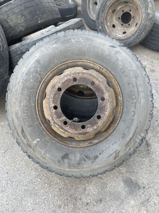 Гуми с джанти за камион 285/70/19,5