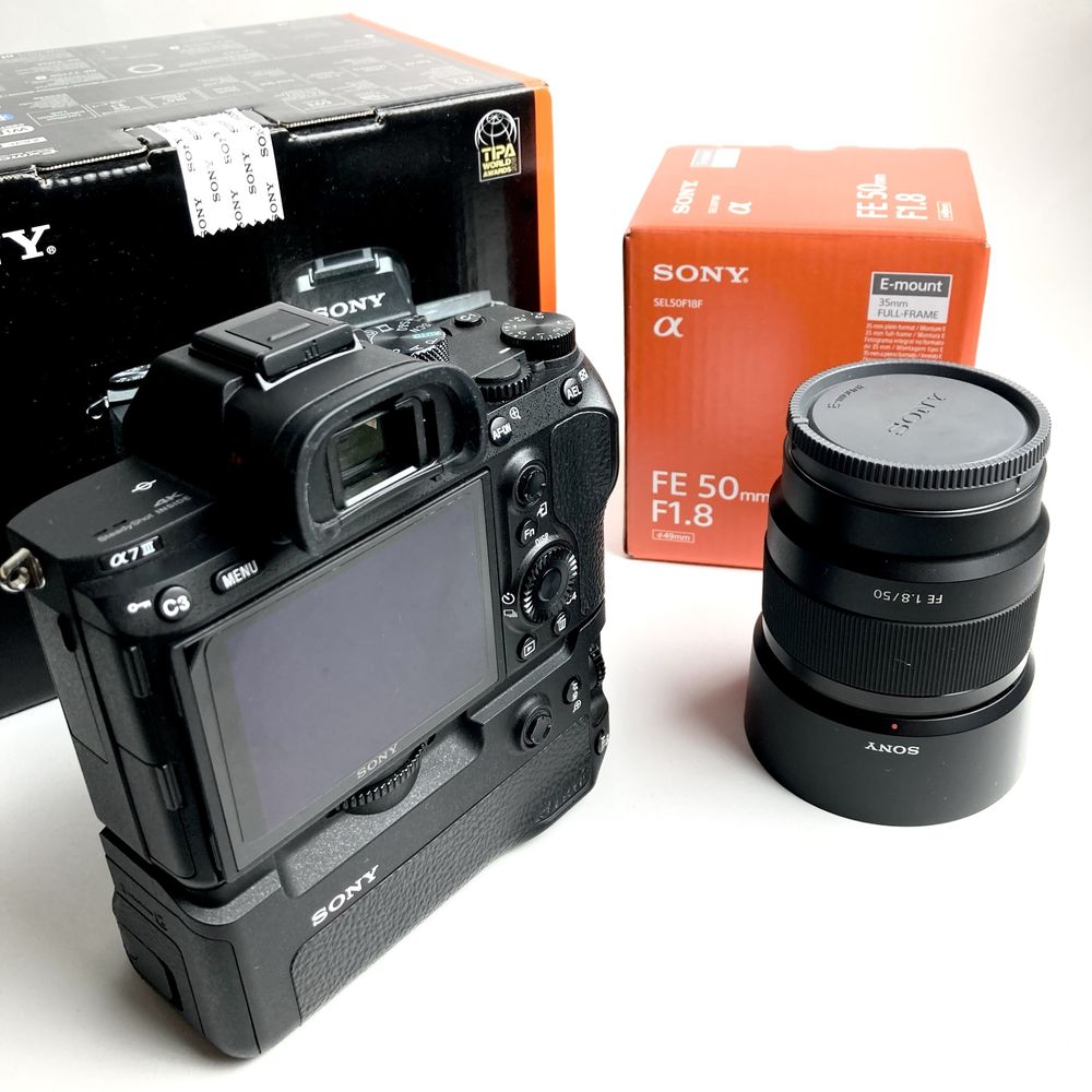 SONY A7III с грип, обектив 50мм и гаранция