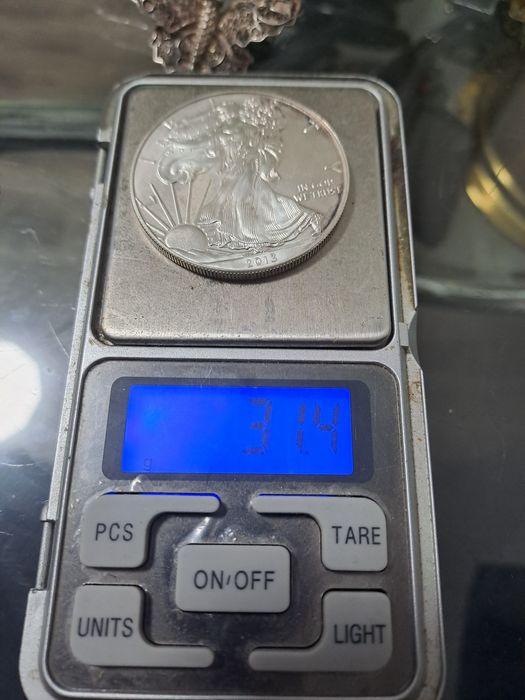 Vand moneda de argint