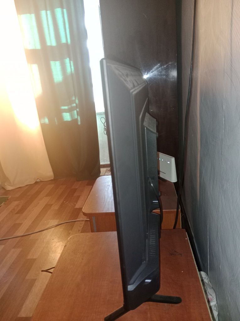 Сломанный телевизор на запчасти