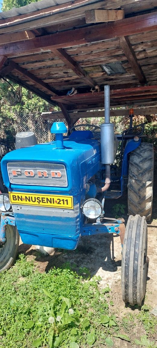 Vindem tractor Ford Dexta în stare buna de funcționare