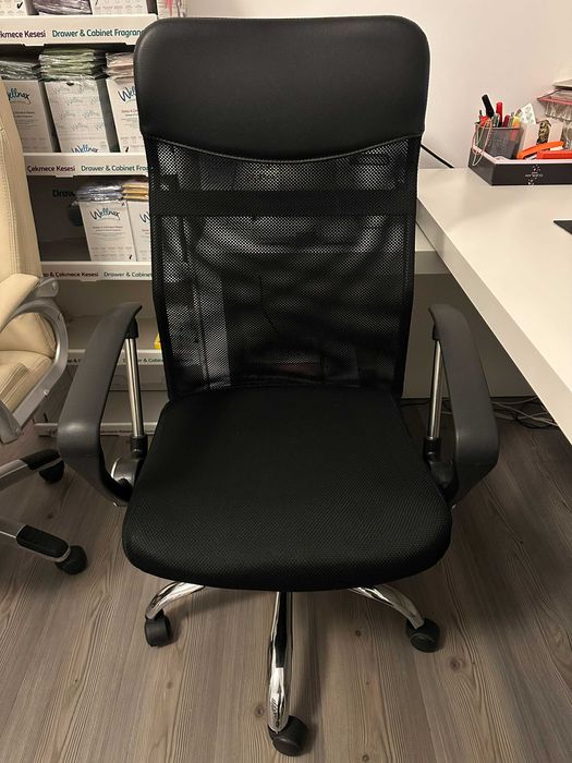 Scaun birou ergonomic Billum JISK, Negru