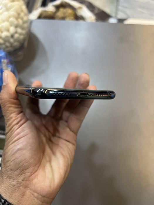 iPhone 11 Pro Max 256GB LL/A телефон в хорошем состоянии.