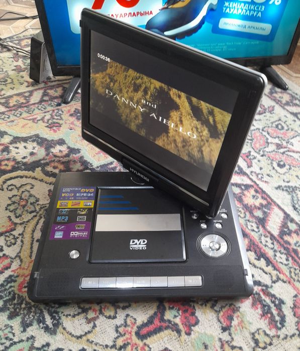 Срочно. Портативный DVD PLAYER. Hyundai.Работает