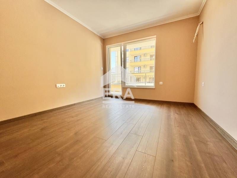 Просторен тристаен апартамент, завършен до ключ, в нова сграда с акт 1