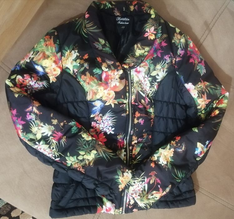 Дамско яке,, Bratan" С/М размер.Без забележки.