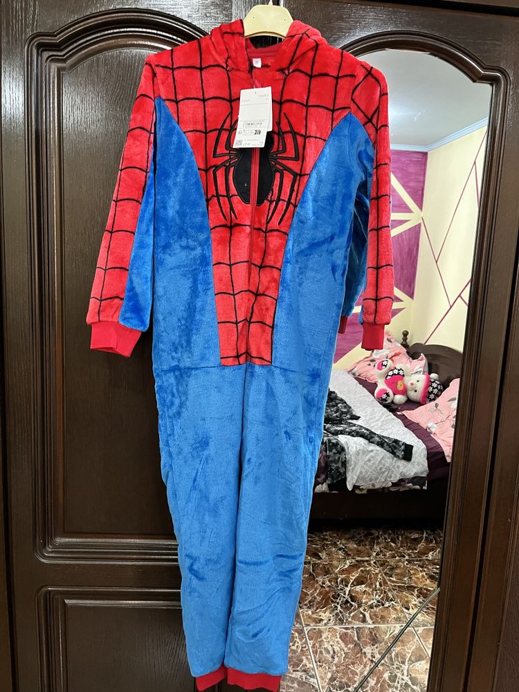 Pijama spiderman noua 134cm