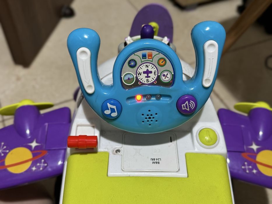 Masinuta ride-on Toys story Buzz lumini si sunete