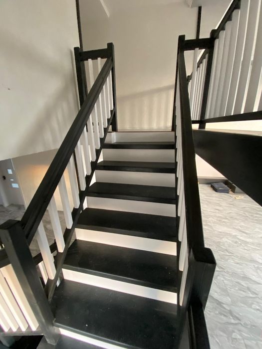 Scări interioare din lemn