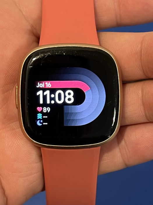 Fitbit Versa 4 Pink