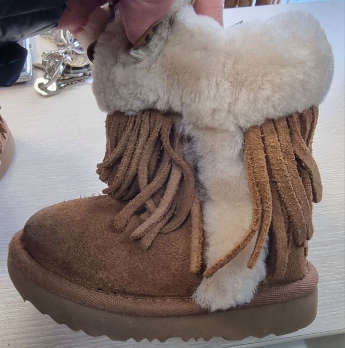UGG уникални ботушки за малки крачета номер 22