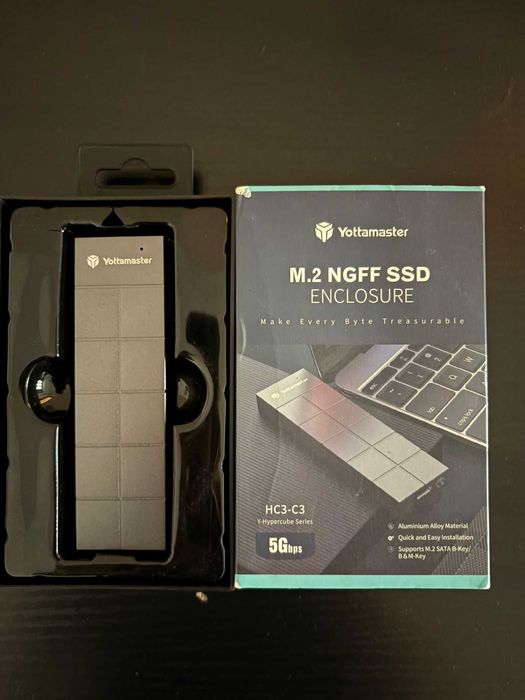 Vând carcasă externă pentru SSD M.2 SATA (NGFF), marca Yottamaster