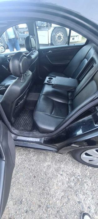 Vand Mercedes c class 4000 lei