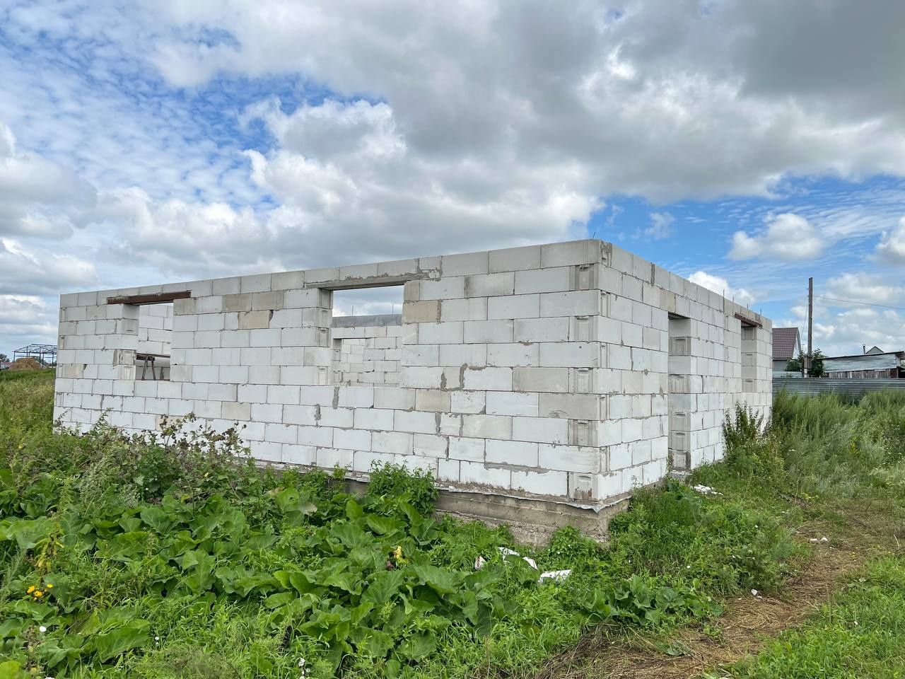 Продам недостроенный дом
