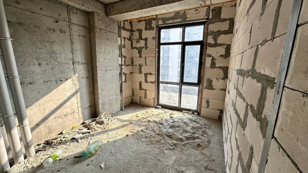 Латтико томондан 3 хонали коробка сотилади