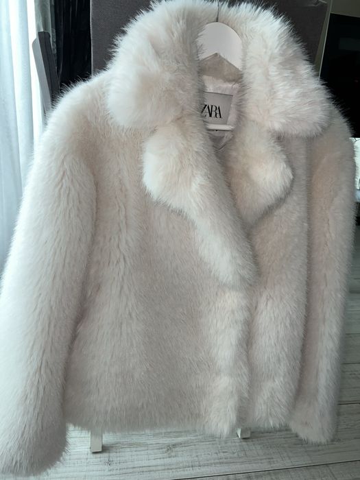Zara бяло палто с пух
