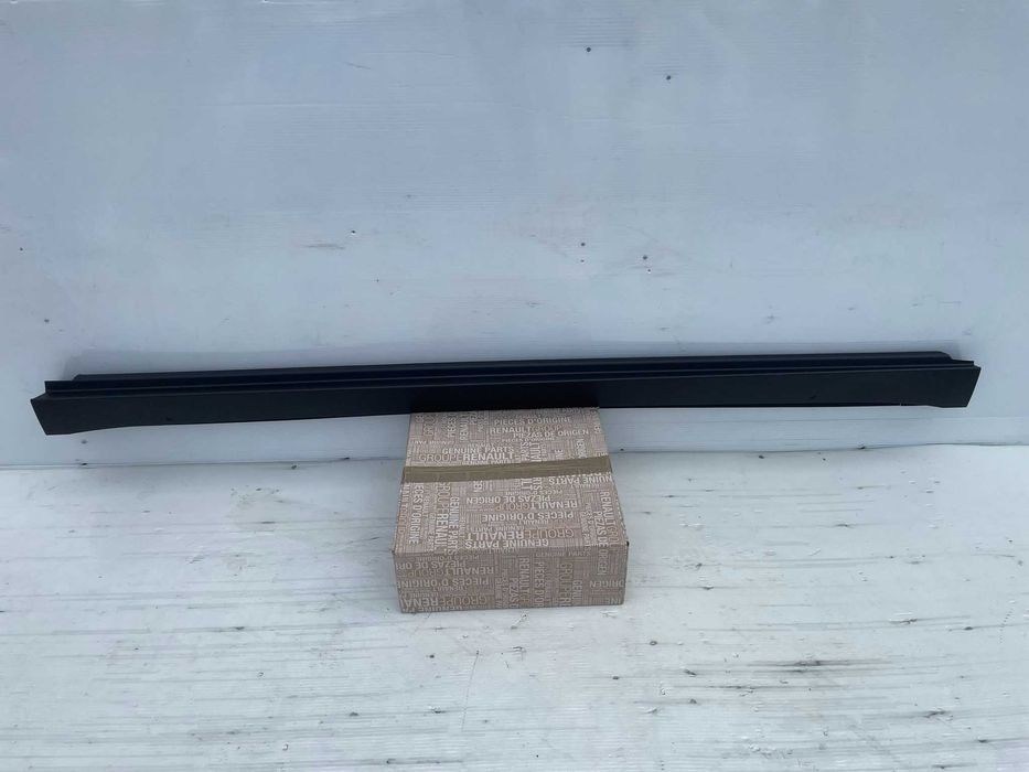 Prag stanga Renault Megane E tech nou original Renault