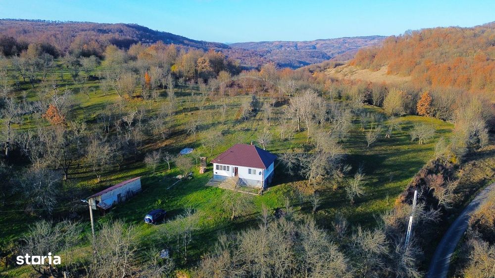 De vanzare casa traditionala renovata-teren mare si potential turistic