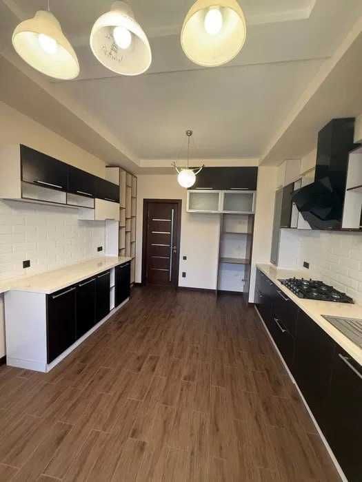 Текстильный, 3/8/8, 134м2 Ориентир: Шота Руставели 82, 2-я линия !!