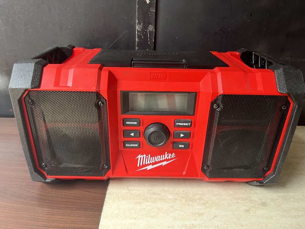 Vând radio Santier Milwaukee M18 JSR model 2022