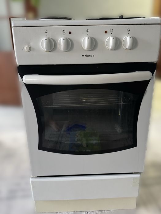 Газовая плита в рабочем состояние