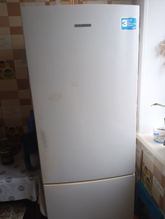 Отдам холодильник не рабочий.