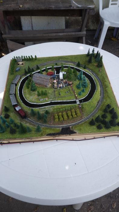 Diorama trenulet electric scara n
