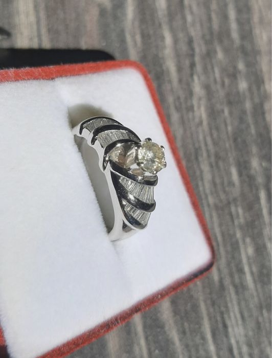 Inel cu Diamante deosebit
