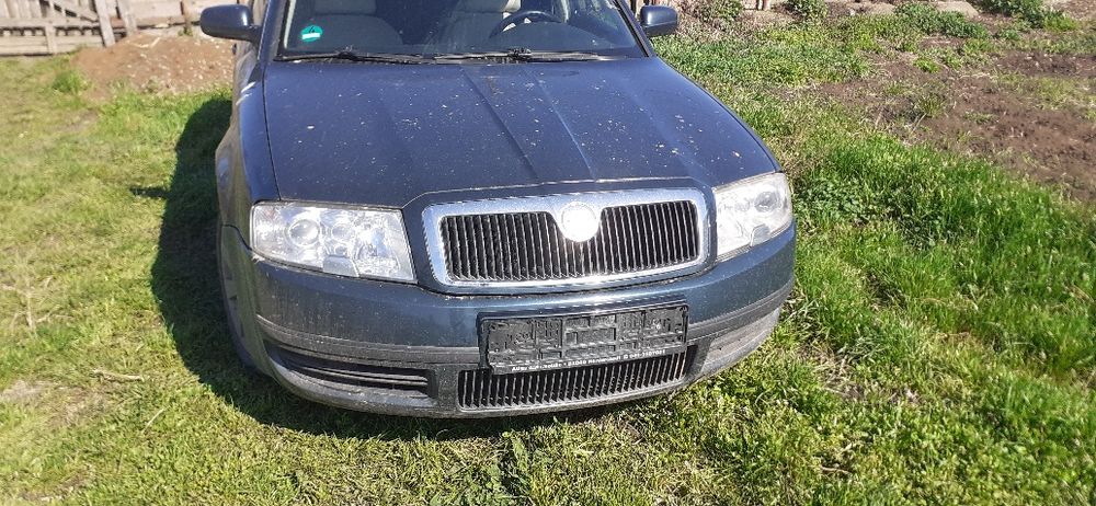 Bara fata spate skoda superb